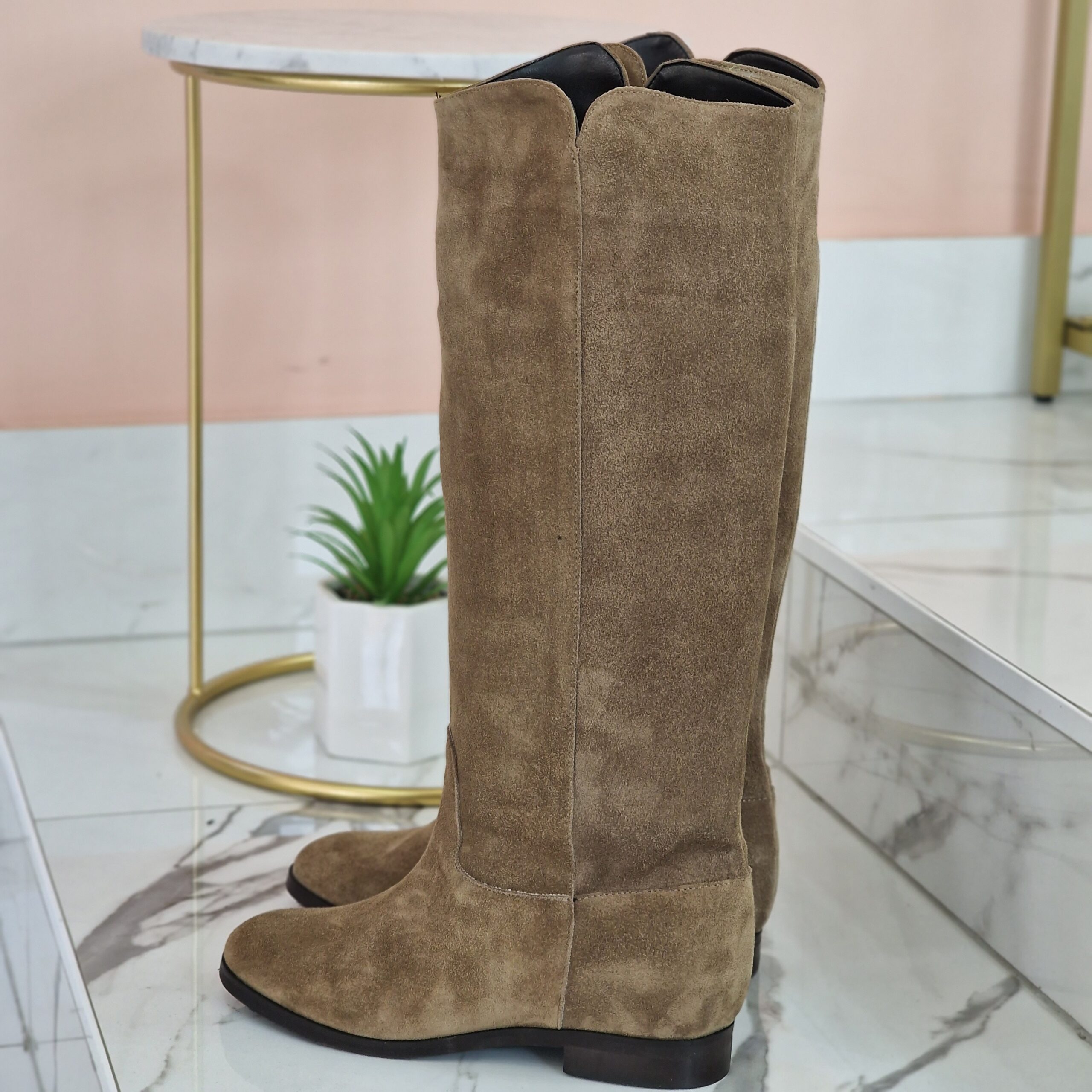 Stivale lungo sotto al ginocchio tubolare in camoscio Taupe ROMA 40 sara moda shoes